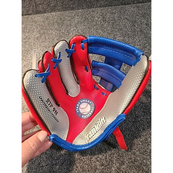 Franklin Sports Air Tech Left Handed Throw Youth Baseball Glove, 9-Inch RTP 9N - Picture 2 of 6